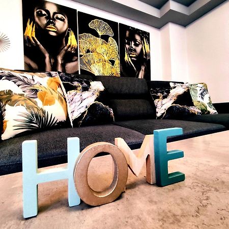 Anastasia'S Apartment With Yard เอเธนส์ ภายนอก รูปภาพ