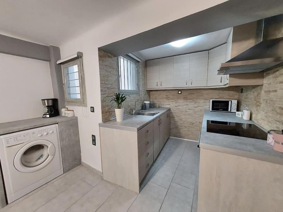 Anastasia'S Apartment With Yard เอเธนส์ ภายนอก รูปภาพ