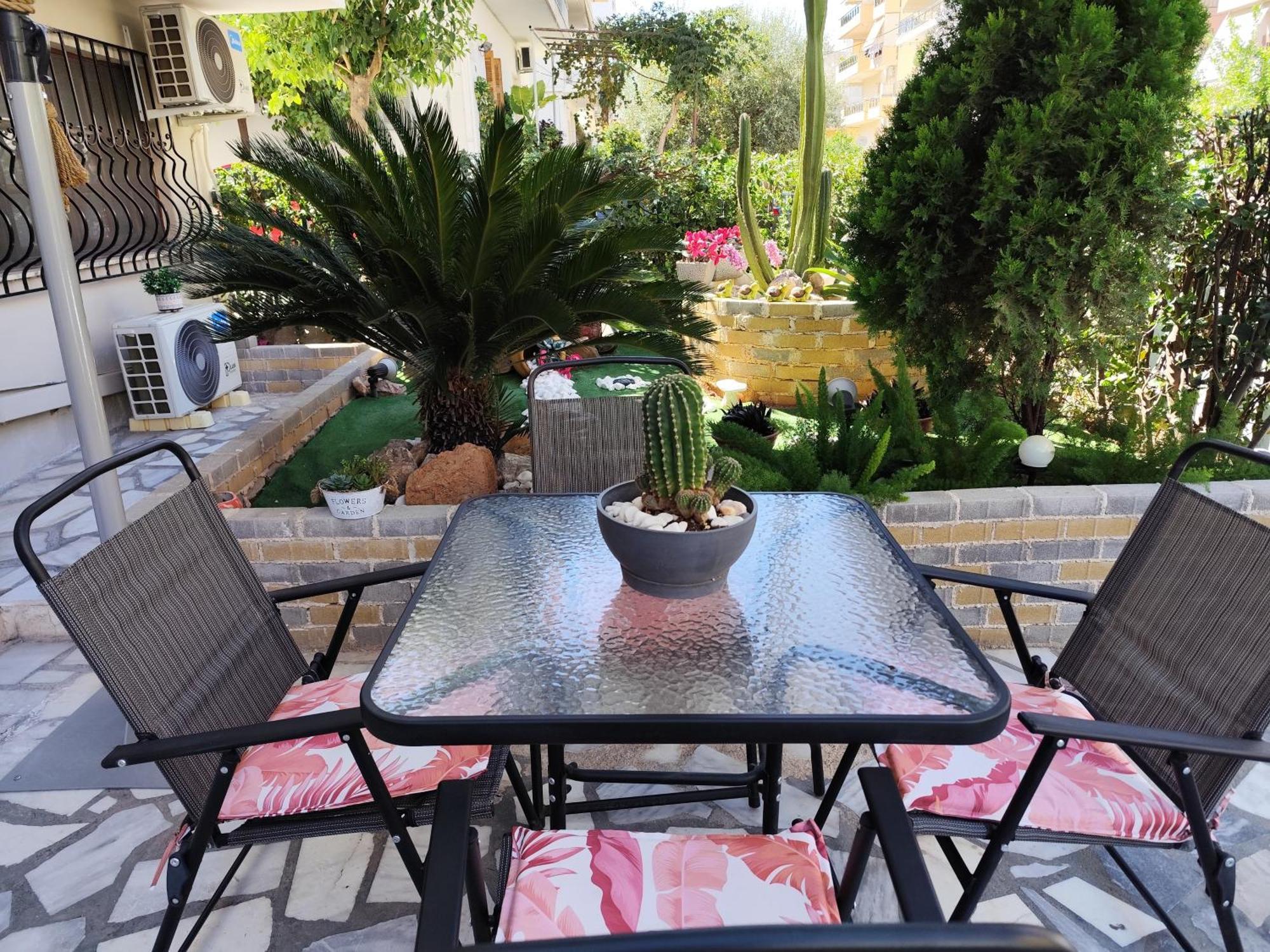 Anastasia'S Apartment With Yard เอเธนส์ ภายนอก รูปภาพ