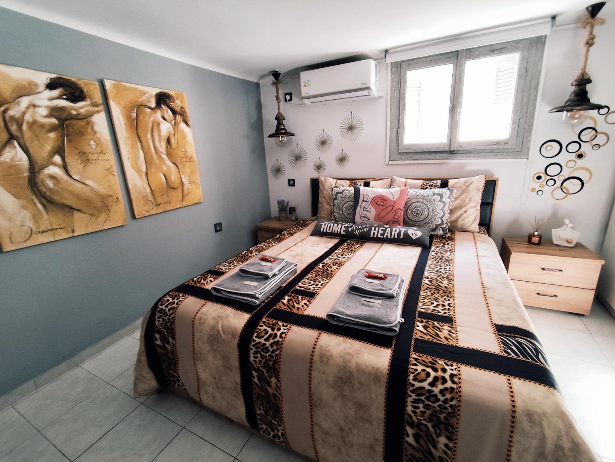 Anastasia'S Apartment With Yard เอเธนส์ ภายนอก รูปภาพ